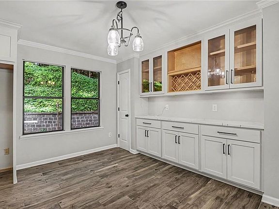 4th image of 445 Taberwood Way