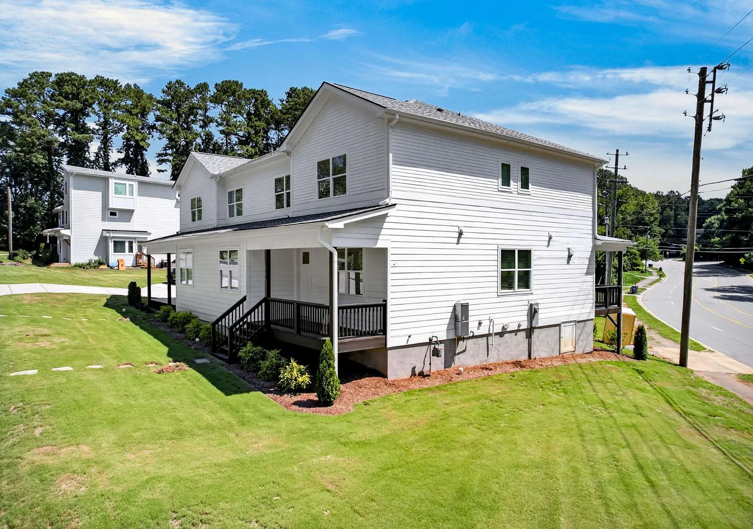 1755 Crest Rd — Photo 3