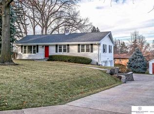 10464 Wright Cir, Omaha, NE 68124