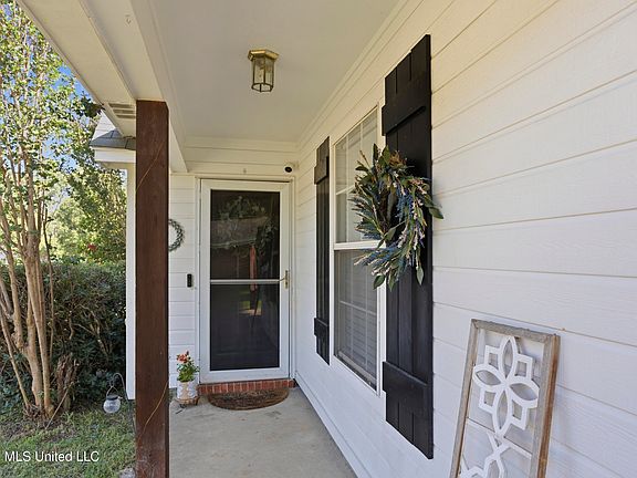 2nd image of 412 Pelican Way