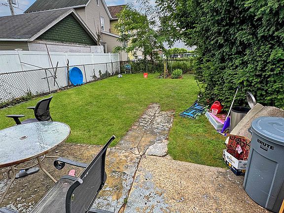 2nd image of 113 Kansas St