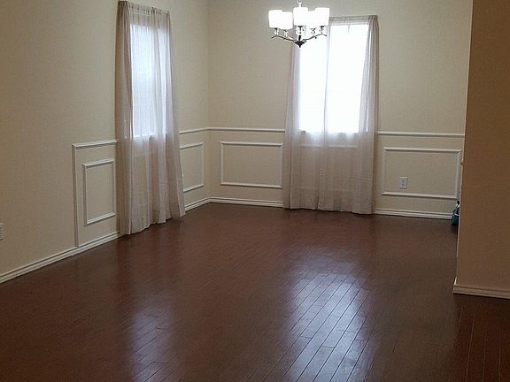 4th image of 906 Kaufman St