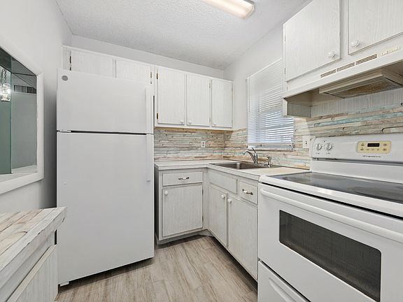 3rd image of 1119 Lake Terrace #107