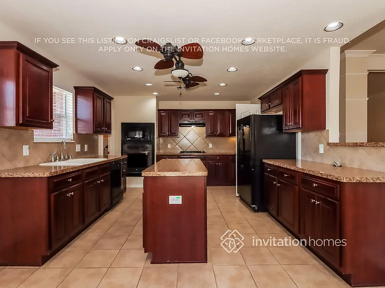 383 Hyland Ln — Photo 5