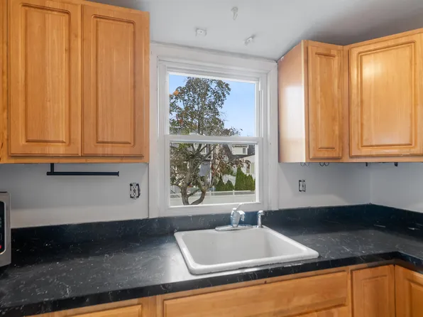 689 2nd Street image 9 of 22