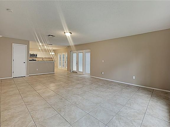 4th image of 302 Prairie Dune Way