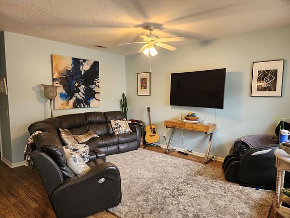 3rd image of 504 Burroughs Dr