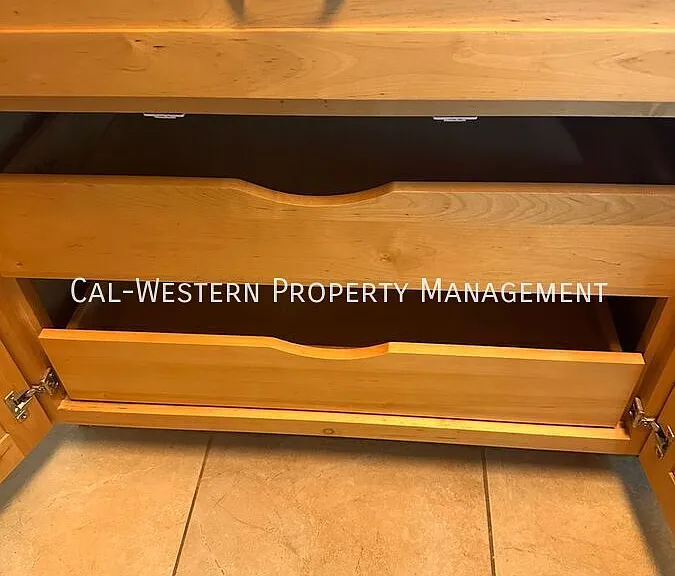 250 Palo Alto Ave #1 — Photo 26
