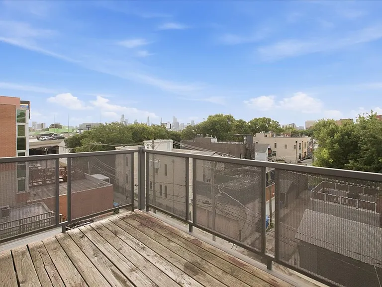 1649 W Cortland St — Photo 40