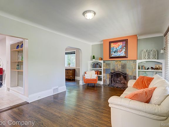2nd image of 341 Silman St