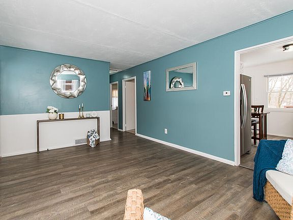 5th image of 4234 S Park St