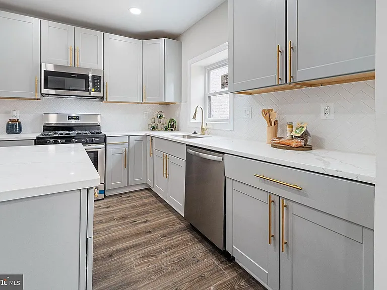 202 Adams St NE — Photo 22