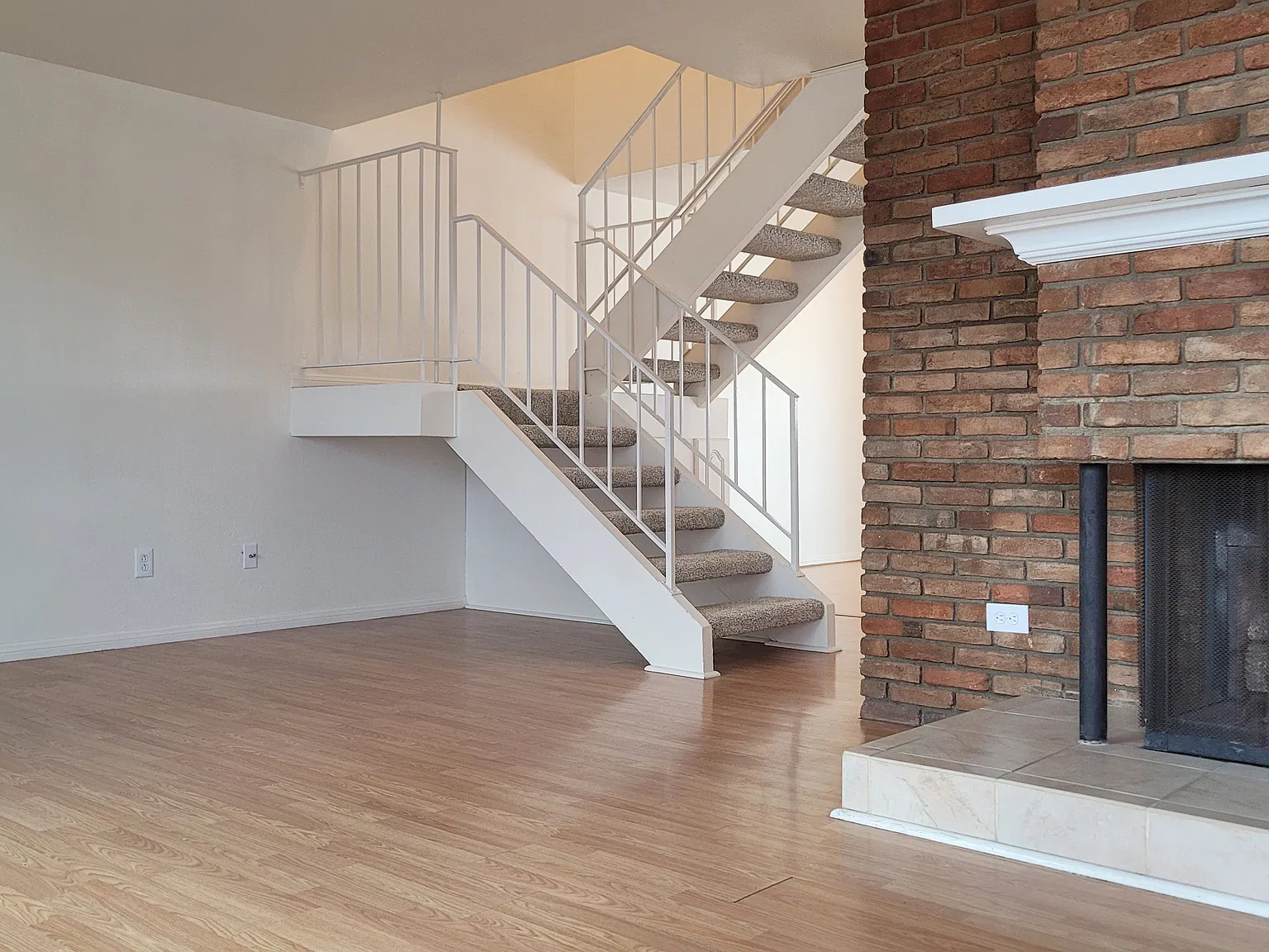 3 bed, 2.5 bath, 1344 sqft, $5,495 — Photo 3