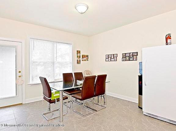 5th image of 19 Newwood Hills Ave