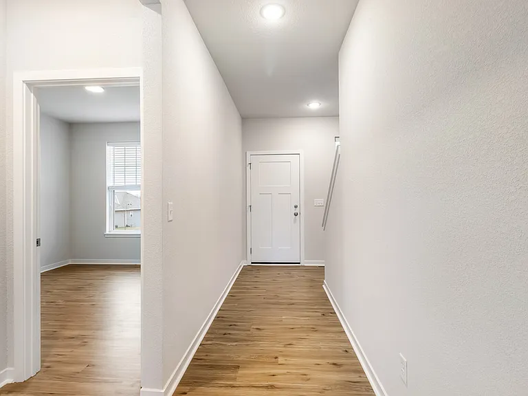 670 Lambert Dr — Photo 11