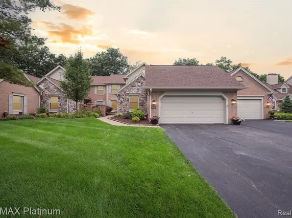 4488 Golf View Dr, Brighton, MI 48116