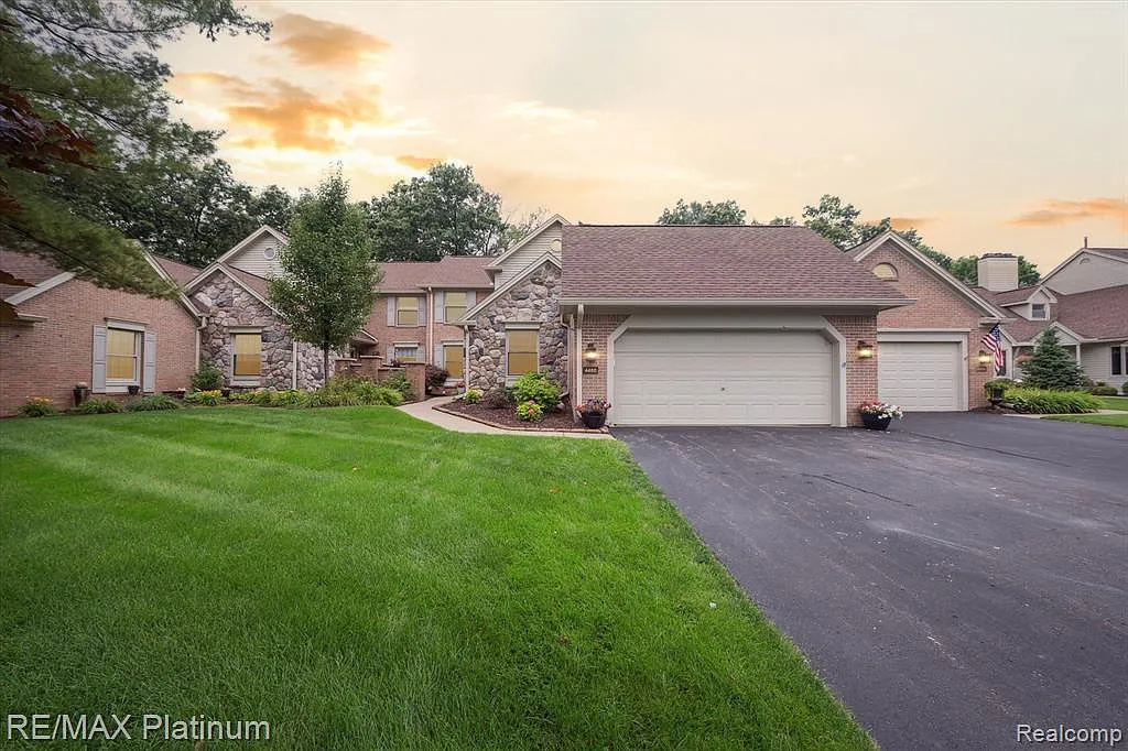 4488 Golf View Dr photo 1