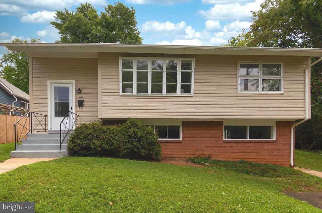 1006 Curtis Pl photo 1