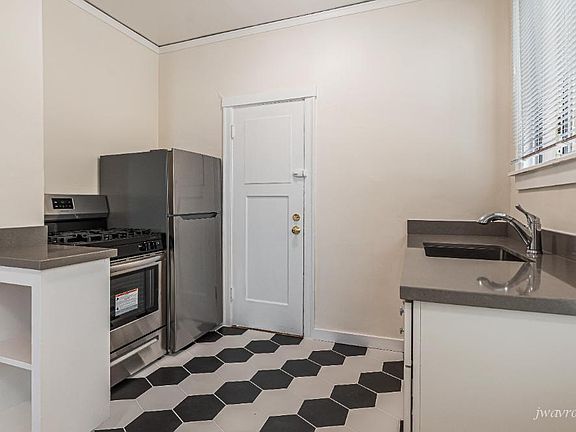5th image of 1545 Greenwich St #3