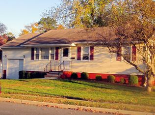 87 Brookhill Dr, Howell, NJ 07731