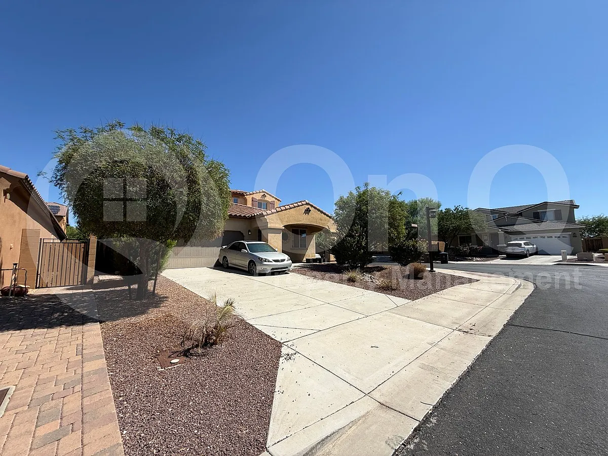 5 bed, 3.5 bath, 2882 sqft, $2,800 — Photo 2