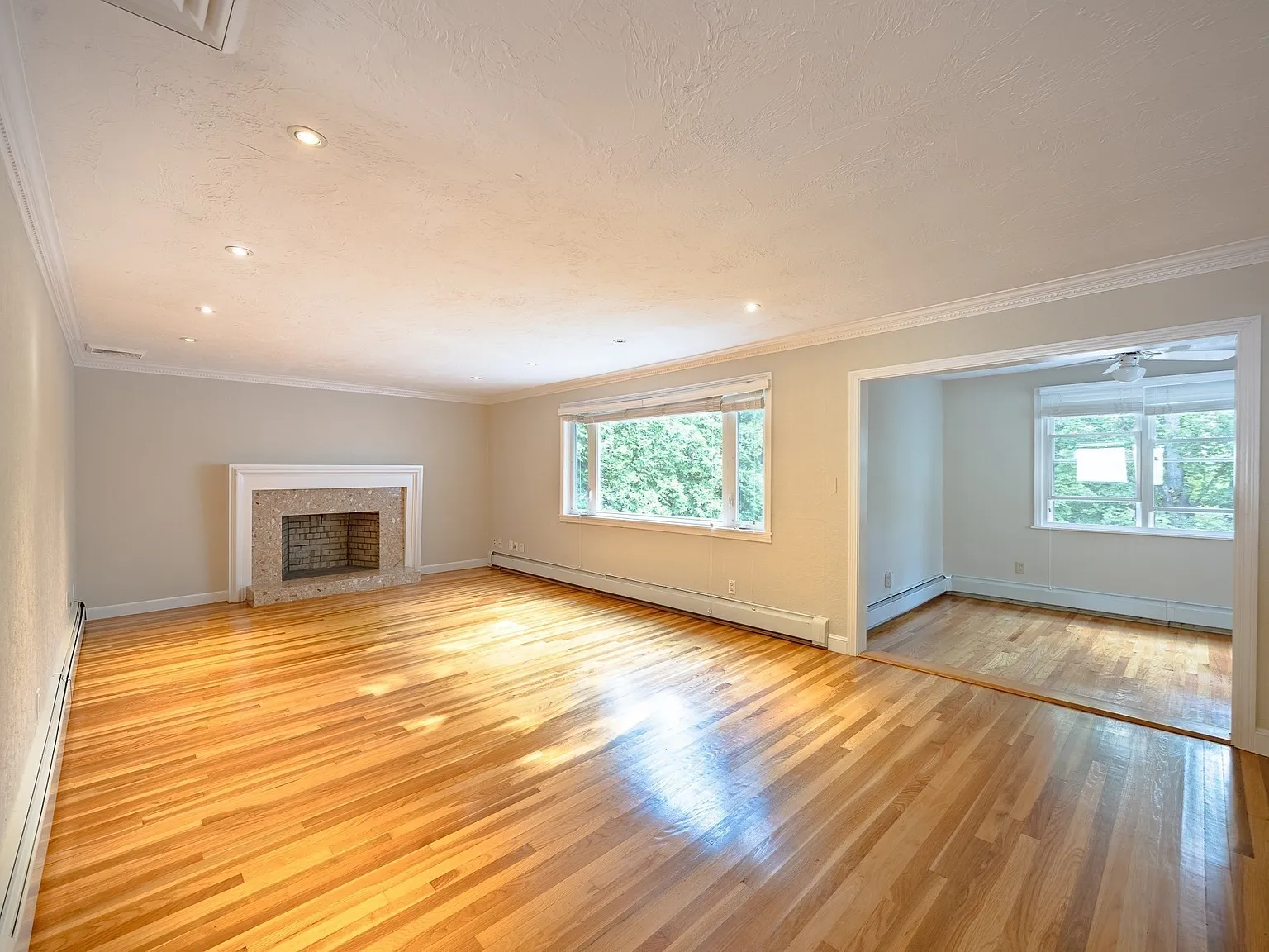 3 bed, 3.0 bath, 1930 sqft, $4,950 — Photo 4