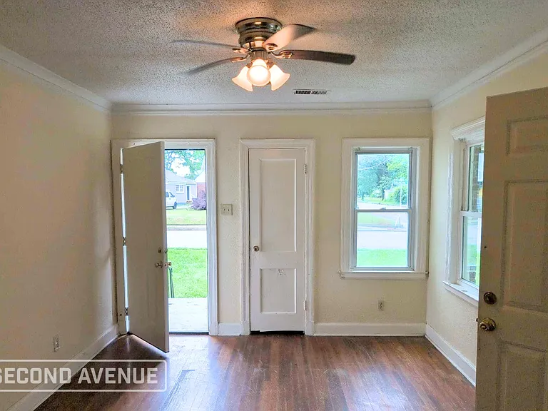 2551 Arlington Ave — Photo 2