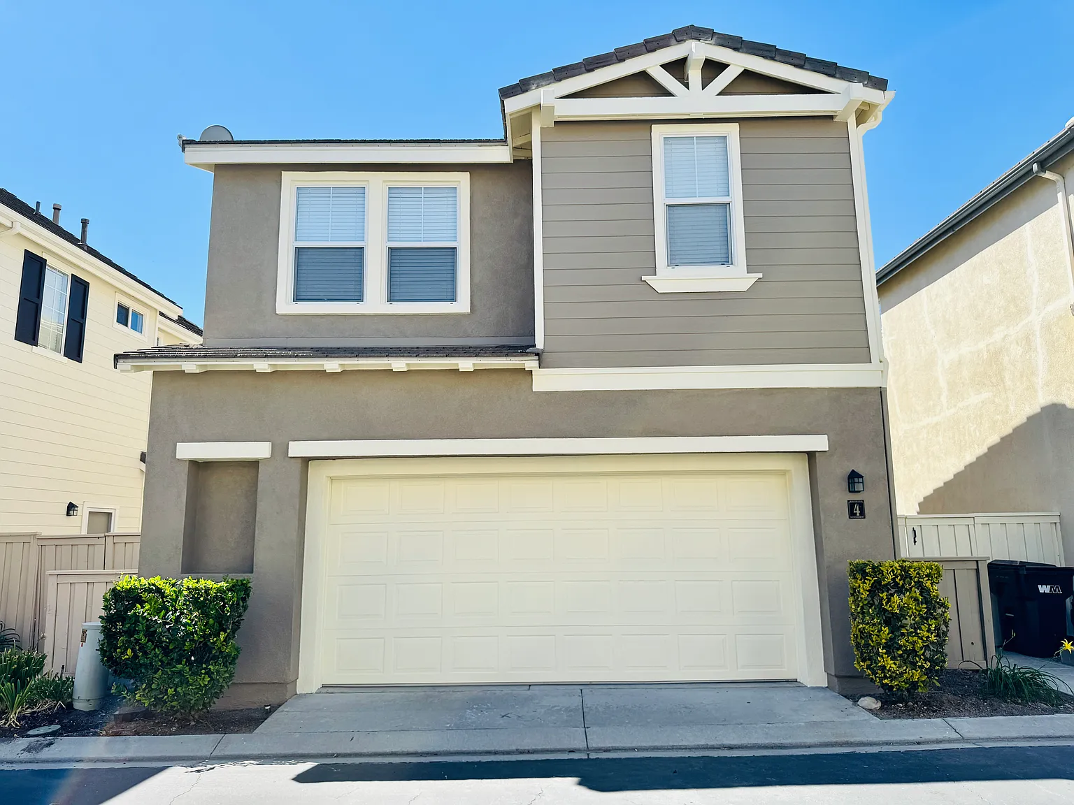 4 bed, 2.5 bath, 2003 sqft, $5,700 — Photo 3