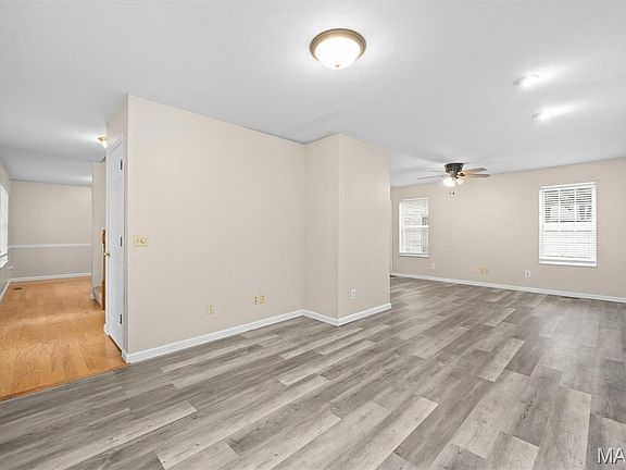 4th image of 415 Hillcrest Dr