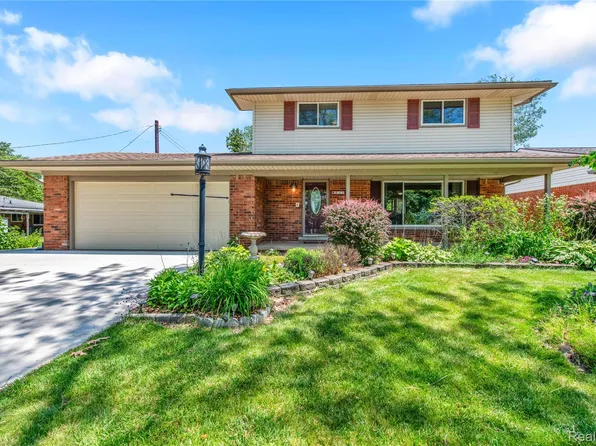 607 Ashburnham St, Auburn Hills, MI 48326