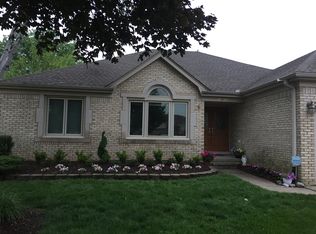 48460 Meadowcrest Dr, Macomb, MI 48044