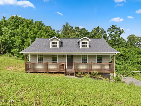 715 Privet Dr, Dandridge, TN 37725