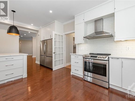 4th image of 1096 Waterpark Pl