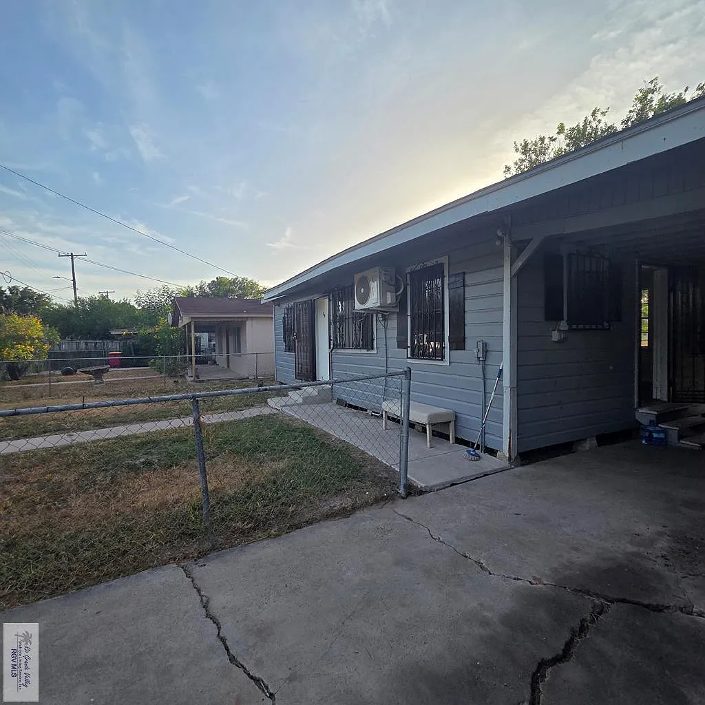 2 bed, 1.0 bath, 660 sqft, $1,200 — Photo 3