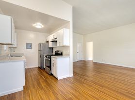 285 N. Oakland
