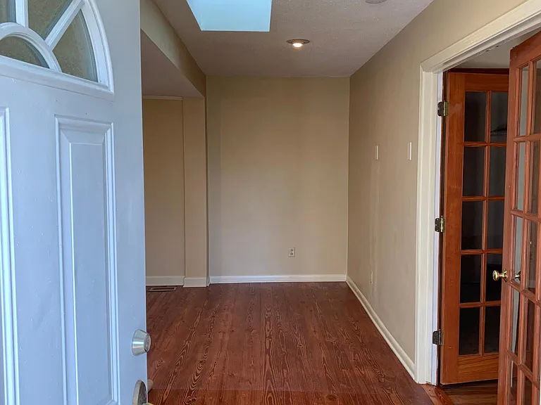 20 Spring Dr — Photo 2