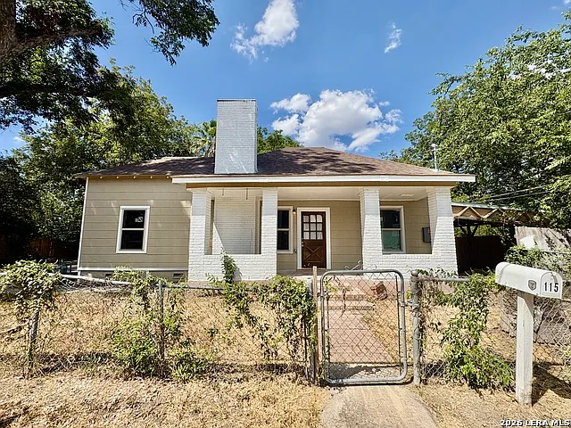 3 bed, 1.0 bath, 1060 sqft, $1,500 — Photo 1