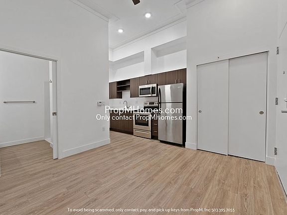 4th image of 1825 SE 50th Ave Unit 103
