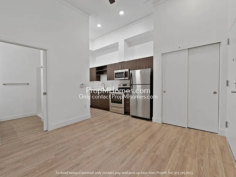 1825 SE 50th Ave #103 — Photo 4