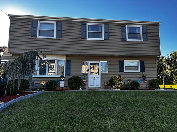 4 Bailey Pl, Sewaren, NJ 07077