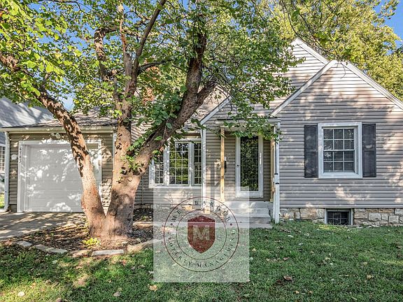 2nd image of 4743 Catalina St