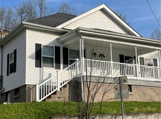 352 State St, Madison, WV 25130