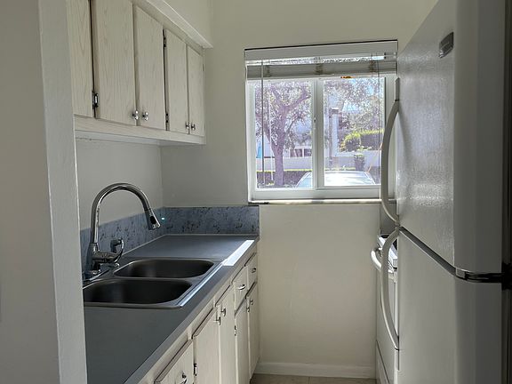 4th image of 200 NE 7th Ave