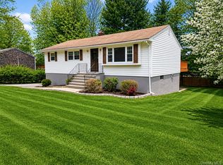 15 Pleasant Dr, Highland Mills, NY 10930