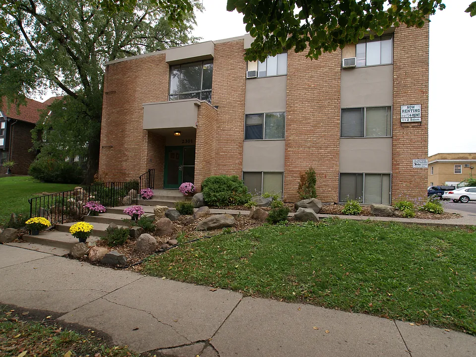2301 Pillsbury Ave