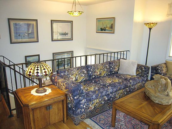 Living Room & Foyer/Stairwell