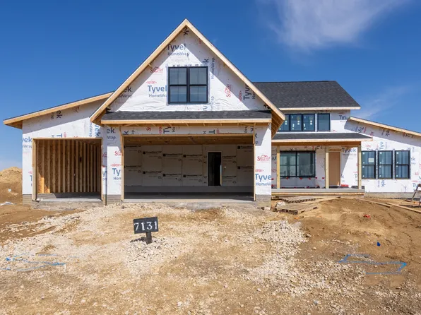 7131 Black Oak Dr, Bettendorf, IA 52722