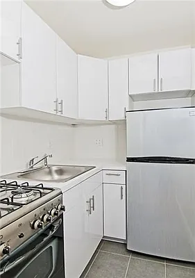 Rented by Buchbinder & Warren | media 29