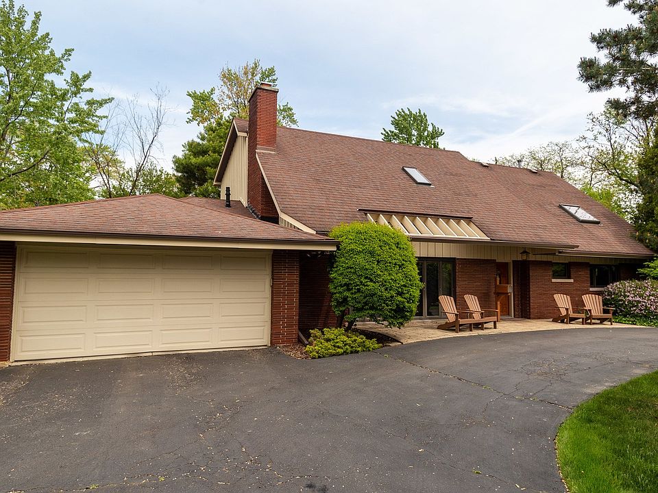 1st image of 1600 Canterbury Ln