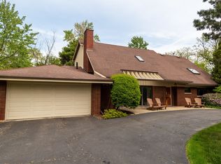 1600 Canterbury Ln, Glenview, IL